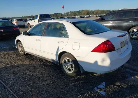 2006 Honda Accord 2.4 Lx z USA, uszkodzony, nr VIN 1HGCM56416A061063